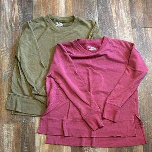 Time and Tru Women's Crew Neck Sweaters - Olive and Berry